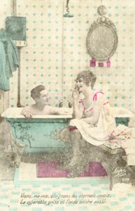 Ragazza che fuma parlando con un uomo nella vasca da French Photographer