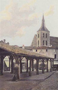 Guitres, Antica Sala e campanile della Chiesa da French Photographer