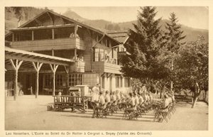Les Noisetiers, La Scuola al Sole