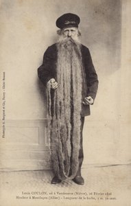 Uomo con barba estremamente lunga da French Photographer