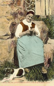 Vecchia donna che lavora a maglia