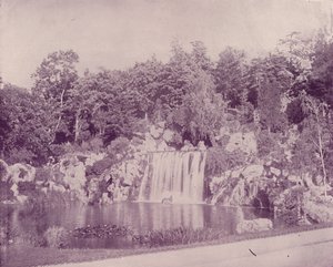 Parigi: Grande cascata nel Bois de Boulogne da French Photographer
