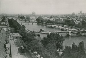 Perspective sur la Seine, vue prise du Pavillon de Flore da French Photographer