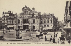 Place du Ralliement, il teatro e la Chaussée Saint-Pierre, Angers, Francia da French Photographer