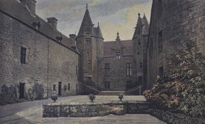 Ploubezre, Castello di Kergrist, Insieme sul Cortile d