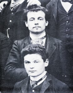 Ritratto: Alfred Jarry (1873-1907) e Fargue (1876-1947) al Lycée Henri IV, Parigi da French Photographer