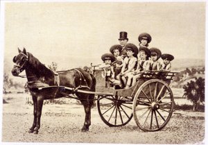 Ritratto di Ferdinand de Lesseps (1805 - 1894) e i suoi nipoti da French Photographer
