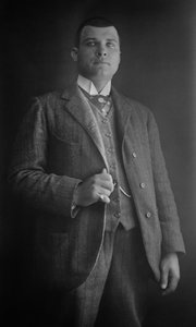Ritratto di uomo, regione di Bourmont in Haute-Marne, circa 1880. Fotografia. Collezione Ducos. da French Photographer