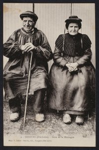 Cartolina raffigurante i montanari a Saugues, Haute-Loire, c.1900 da French Photographer