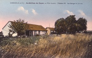 Cartolina raffigurante la casa di Henri Desire Landru (1869-1922) a Gambais da French Photographer