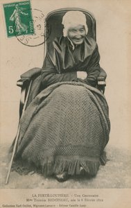 Cartolina di una centenaria, Madame Thérèse Bedoiseau, La Ferté-Loupière da French Photographer