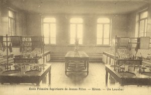 Bagno della scuola primaria, Hirson da French Photographer