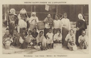 Residenti di un orfanotrofio gestito dalle Suore di San Giuseppe, Mandalay, Birmania