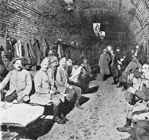 Quartieri dormienti nel Forte di Douaumont, c.1916 da French Photographer