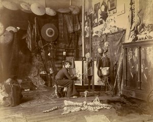 Il pittore francese Rochegrosse fotografato nel suo studio, c.1885 (stampa al gelatino d