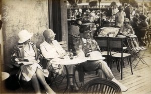 La Parigi degli artisti al bel tempo: il pittore Tsuguharu-Leonard Foujita da French Photographer