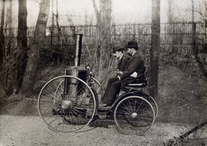 Il primo veicolo a vapore guidato dal Conte di Dion da French Photographer