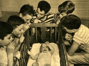 Il "un" del settimanale "Bonjour Dimanche - per la famiglia" diretto da Jean Nohain, 22 febbraio 1948 da French Photographer