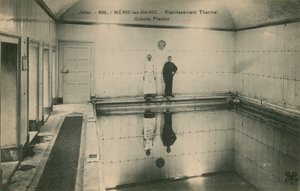 Due uomini nei bagni termali a Neris les Bains in Francia