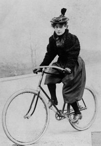 Donna in bicicletta, 1894 da French Photographer