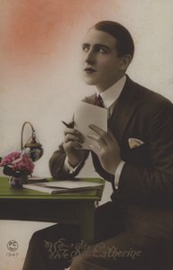 Giovane uomo che scrive una lettera da French Photographer