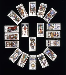 Pannello di piastrelle in gres francese, decorato con un mazzo di carte dei Tarocchi di Marsiglia da French School
