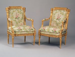 Un paio di poltrone da una suite di mobili Luigi XVI, timbrato da Delaisement, c.1780