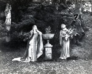 Atto I, Scena 3 di Pelleas et Melisande di Debussy, da una fotografia della prima produzione nell