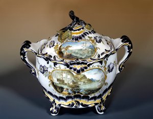 Grande sipiere, decorazione viola in stile rococò del XVIII secolo da French School