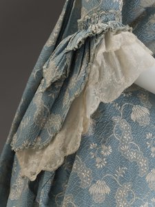 Vestito blu, c.1760 (broccato di seta)