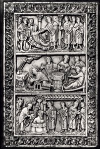 Placca scolpita per una copertina di libro raffigurante scene della vita di San Remigio e il battesimo di Clodoveo I
