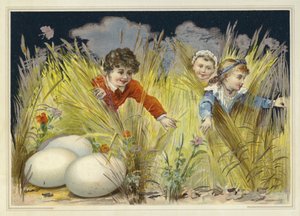 Bambini che cercano enormi uova di Pasqua