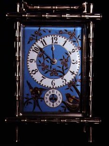 Orologio da carrozza in stile chinoiserie con quadrante smaltato e pannelli laterali da French School