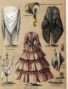 Descrizione della cultura e dei prodotti della seta: un abito in crepe de chine, un cappotto di velluto con pizzo, maniche di seta e un vestito di fantasia. Tavola 
