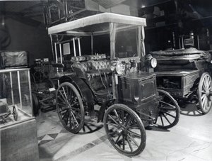 Primo automobile Peugeot, c.1898 da French School