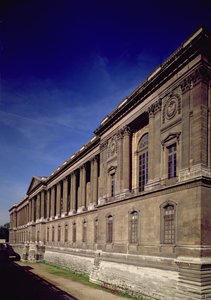 Facciata est, ingresso principale e colonnato progettati da Claude Perrault e altri, iniziati nel 1678, completati da Jacques Germain Soufflot nel 1774 da French School