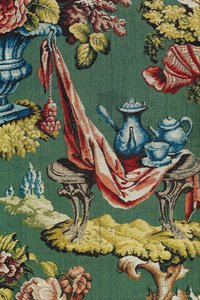 Tessuto raffigurante una cioccolatiera e una teiera, Officina di Lione, c.1730 da French School