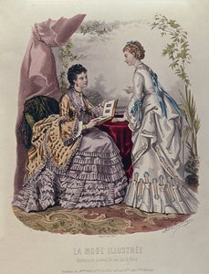 Tavola di moda che mostra signore in abiti disegnati da Mme Breant-Castel e che guardano album fotografici, 1872 da French School