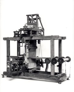 Primo telaio completamente automatizzato inventato da Jacques de Vaucanson, c.1745 da French School