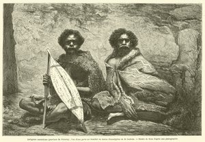 Indigeni australiani (provincia di Victoria); uno di loro porta uno scudo di corteccia di eucalipto o di banksia da French School