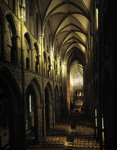 Vista interna della Cattedrale Saint Samson di Dol de Bretagne (Ille et Vilaine) da French School