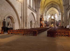 Vista interna della Cattedrale di Angers (Maine e Loira) costruita tra il XII e il XV secolo, rappresentante la perfetta fusione tra stile romanico e gotico da French School