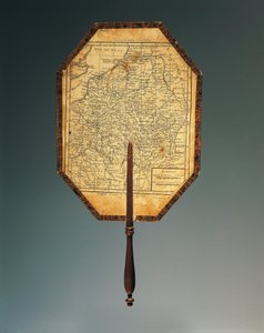 Mappa della Francia nord-orientale, ventaglio di cartone dipinto a gouache con stampa acquerellata e manico di legno sagomato da French School