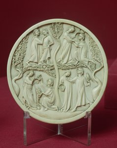 Cofanetto con Specchio raffigurante scene cortesi, c.1320-30 da French School