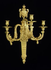 Uno di un paio di applique a tre bracci Luigi XVI, c.1775