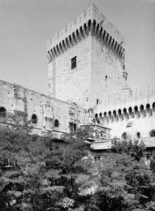 Palais des Papes, Palais Vieux di Papa Benedetto XII (m. 1342), Torre di Campane, 1338-40