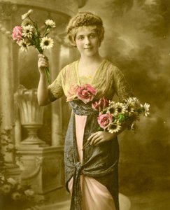 Ritratto di una donna con un mazzo di fiori c.1898 da French School