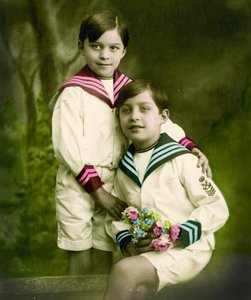 Ritratto di due ragazzi c.1898 da French School