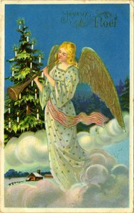 Cartolina di auguri di Natale: angelo con tromba sulle nuvole. Inizio del XX secolo.