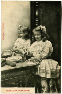 Cartolina: il bambino fa il suo bagno, edizioni Bergeret, cliché Walery (carta stampata)